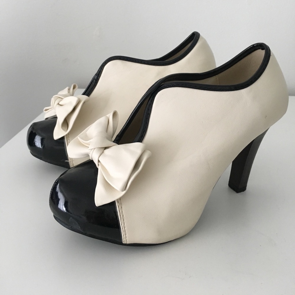 Black & White Bow Heels
